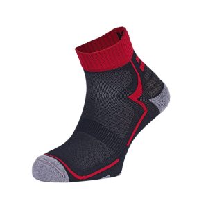 SHASTA · Calcetín corto de trailrunning con Dry-Tex y carbono | Negro/rojo