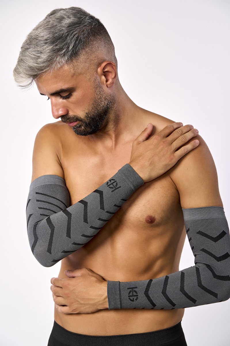 BONE · Manguitos técnicos con fibra de carbono para deporte | Gris - Imagen 2