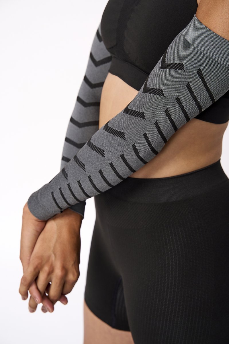 BONE · Manguitos técnicos con fibra de carbono para deporte | Gris - Imagen 4