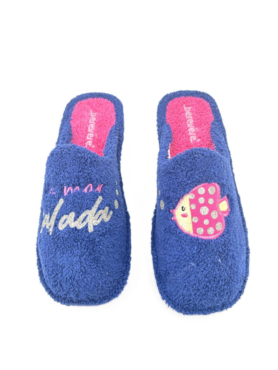 Zapatilla de casa cerrada de toalla con adorno de pez y letras “la mar” - Imagen 2
