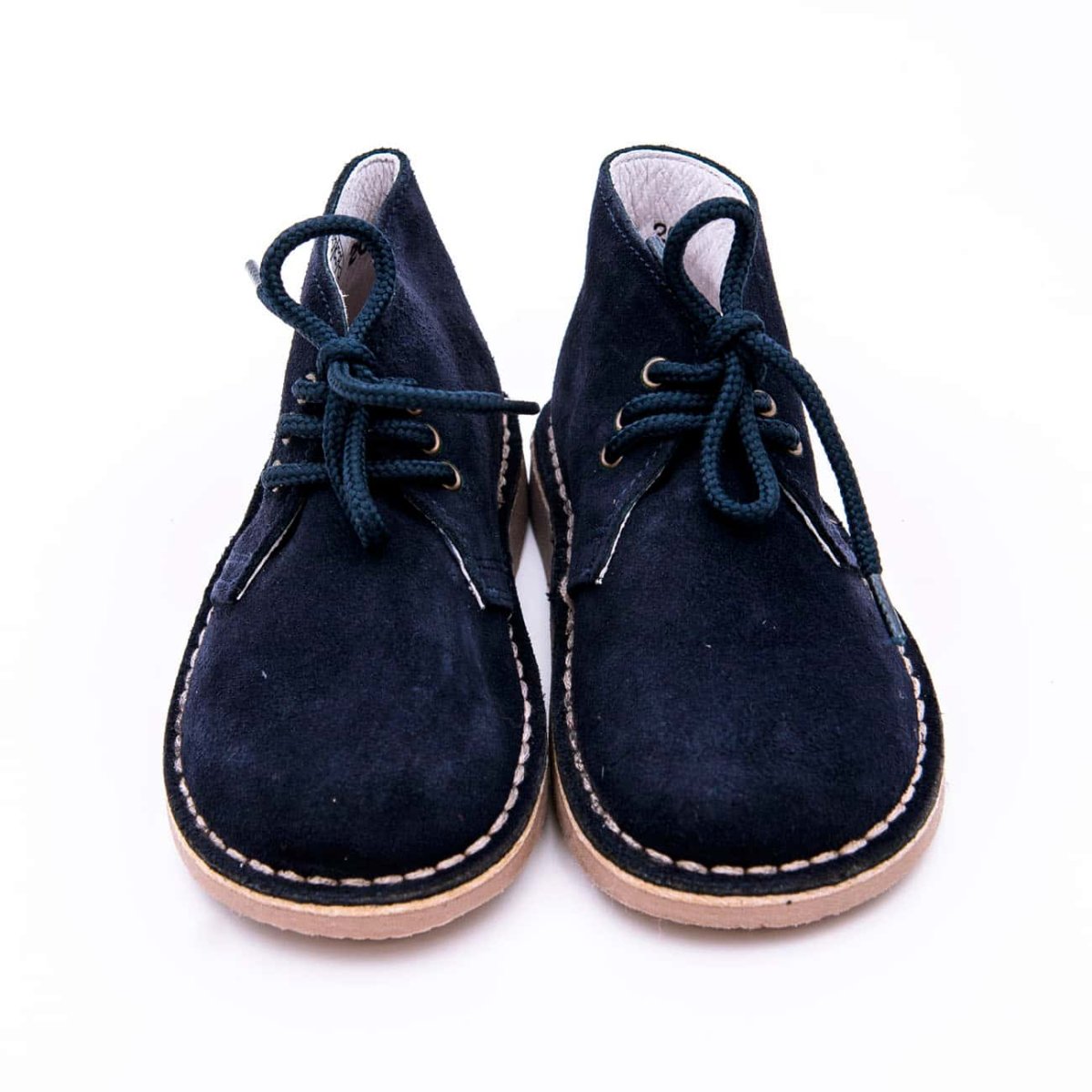 Bota clásica Safari o tradicionalmente llamada pisa cacas con cordones en piel serraje - Imagen 7