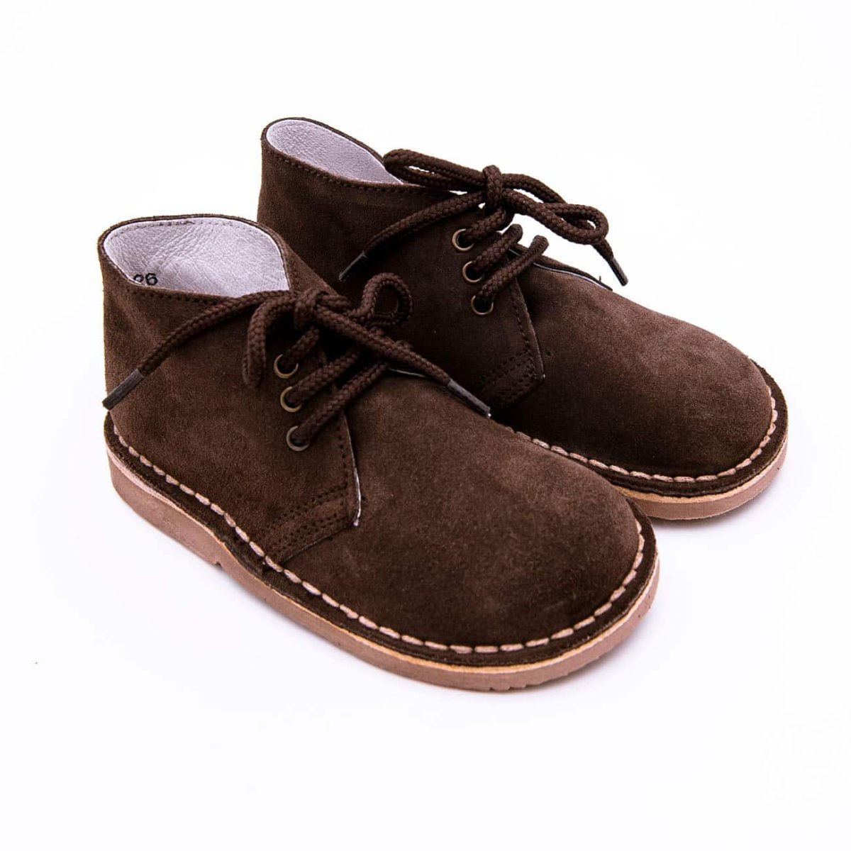 Bota clásica Safari o tradicionalmente llamada pisa cacas con cordones en piel serraje - Imagen 3