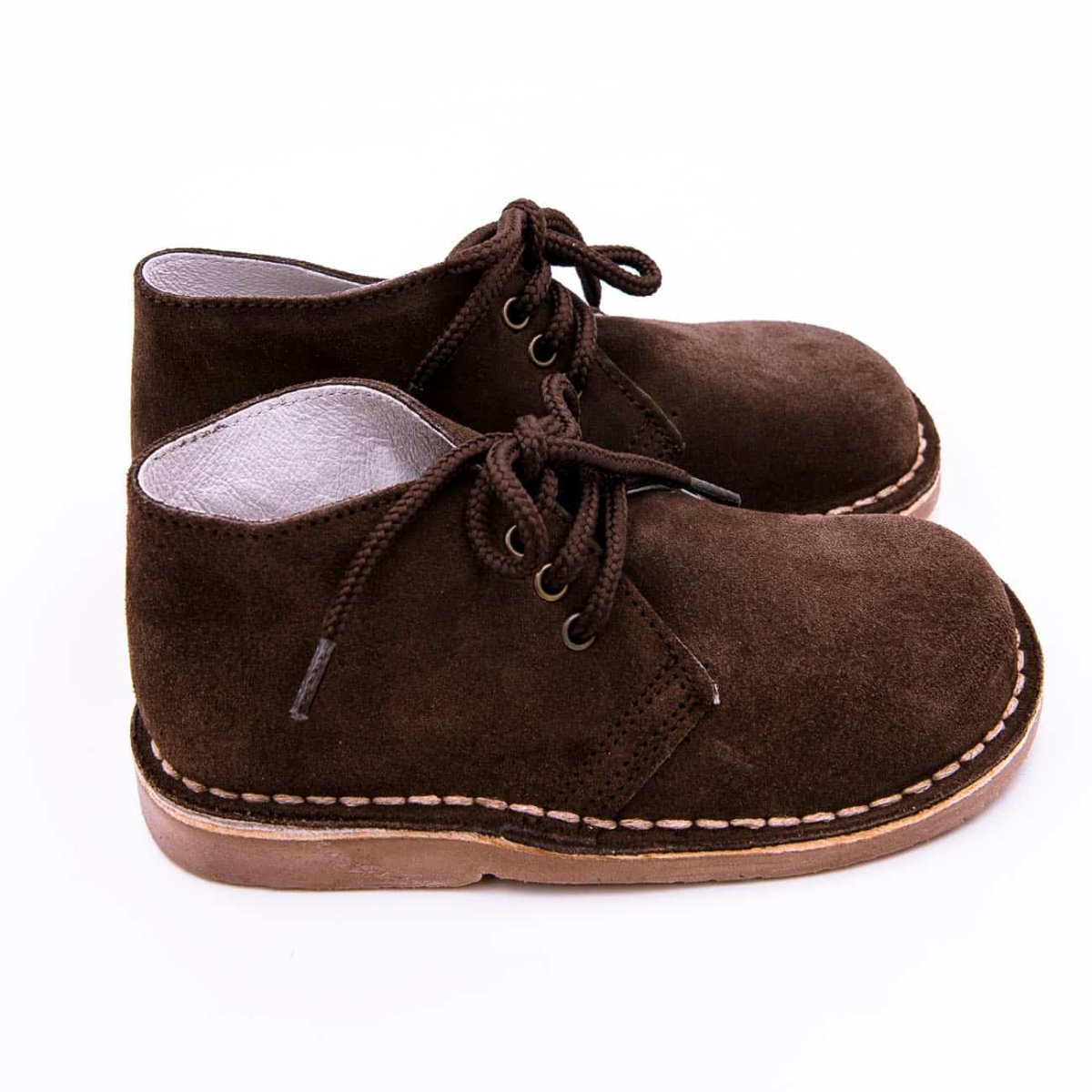 Bota clásica Safari o tradicionalmente llamada pisa cacas con cordones en piel serraje - Imagen 4