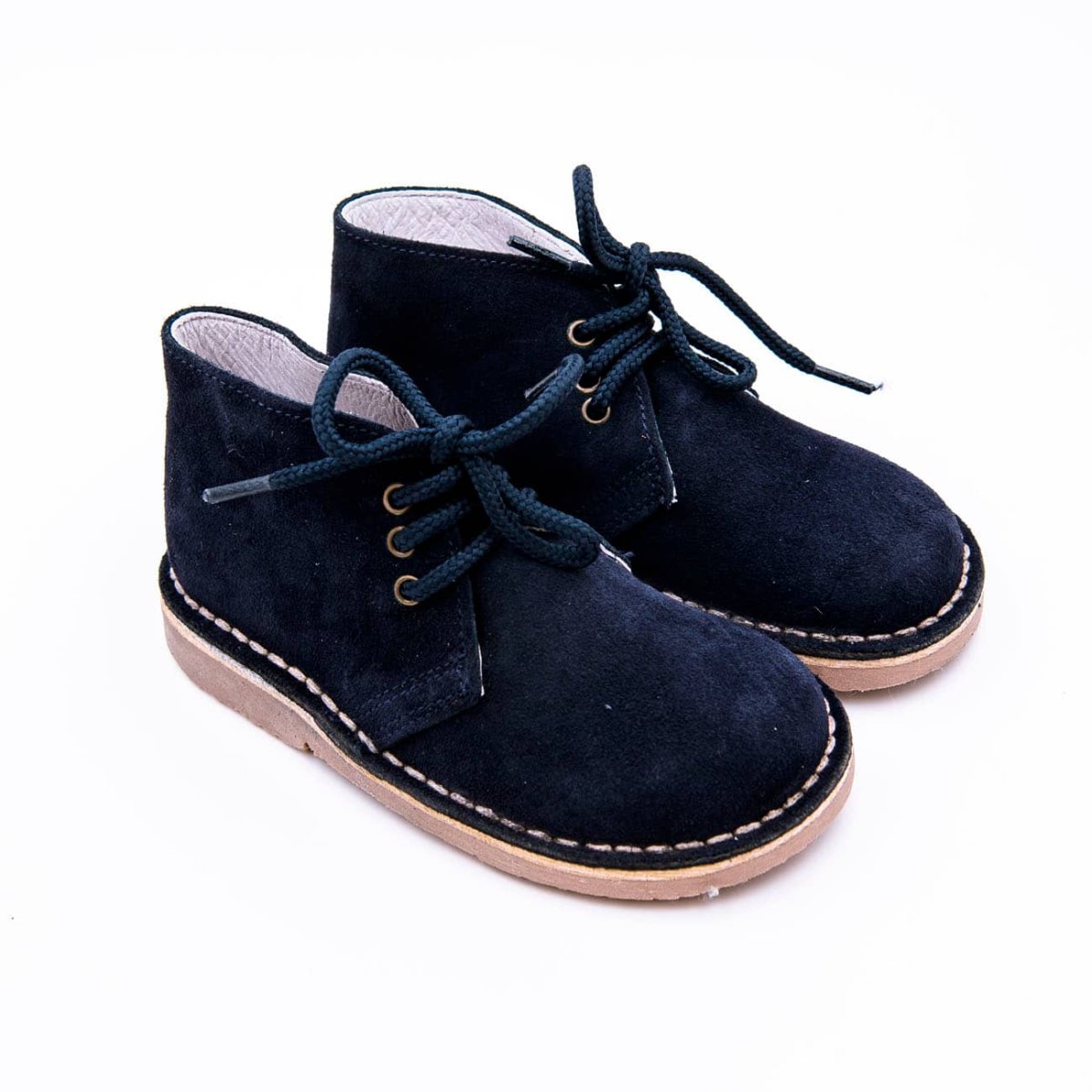 Bota clásica Safari o tradicionalmente llamada pisa cacas con cordones en piel serraje - Imagen 8
