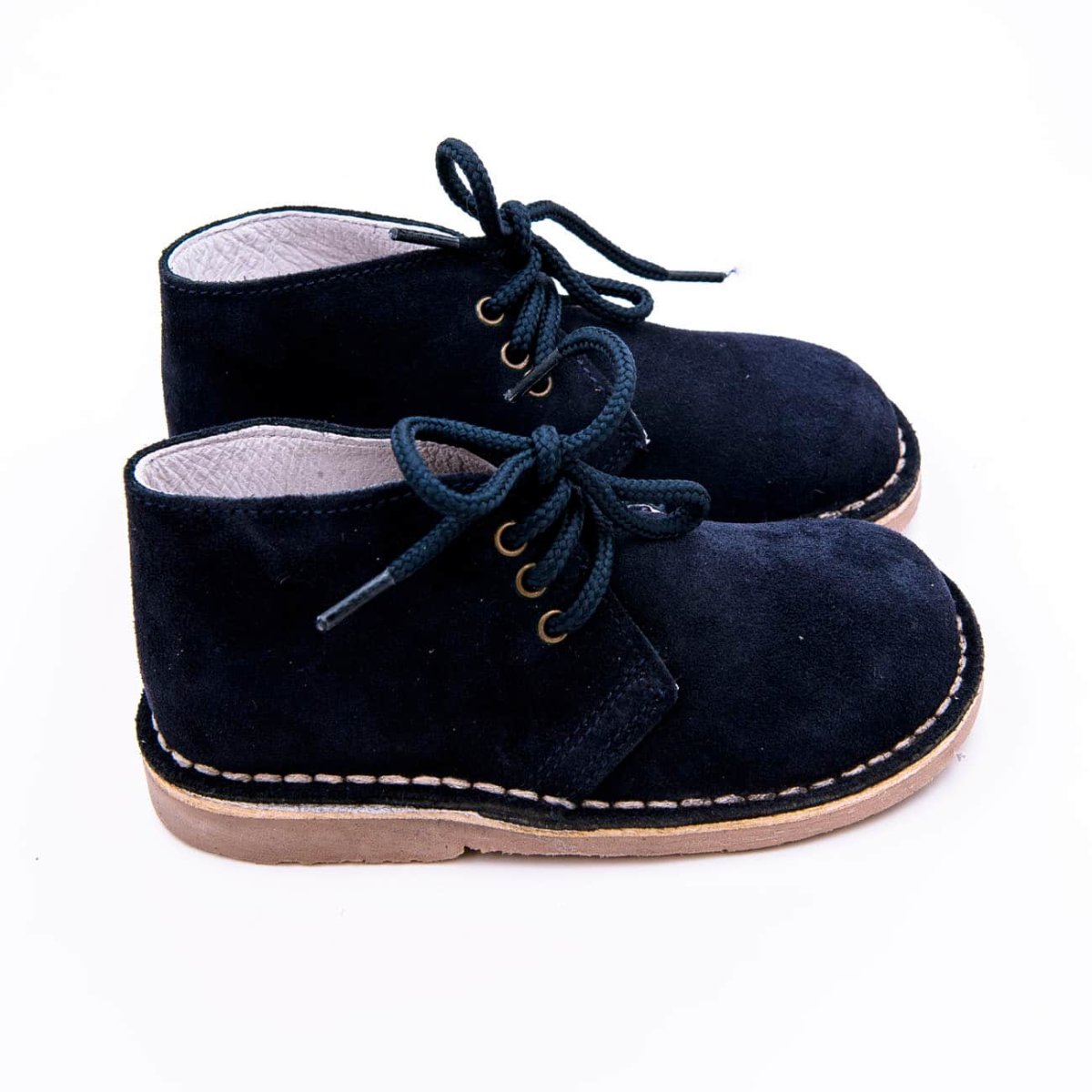 Bota clásica Safari o tradicionalmente llamada pisa cacas con cordones en piel serraje - Imagen 9