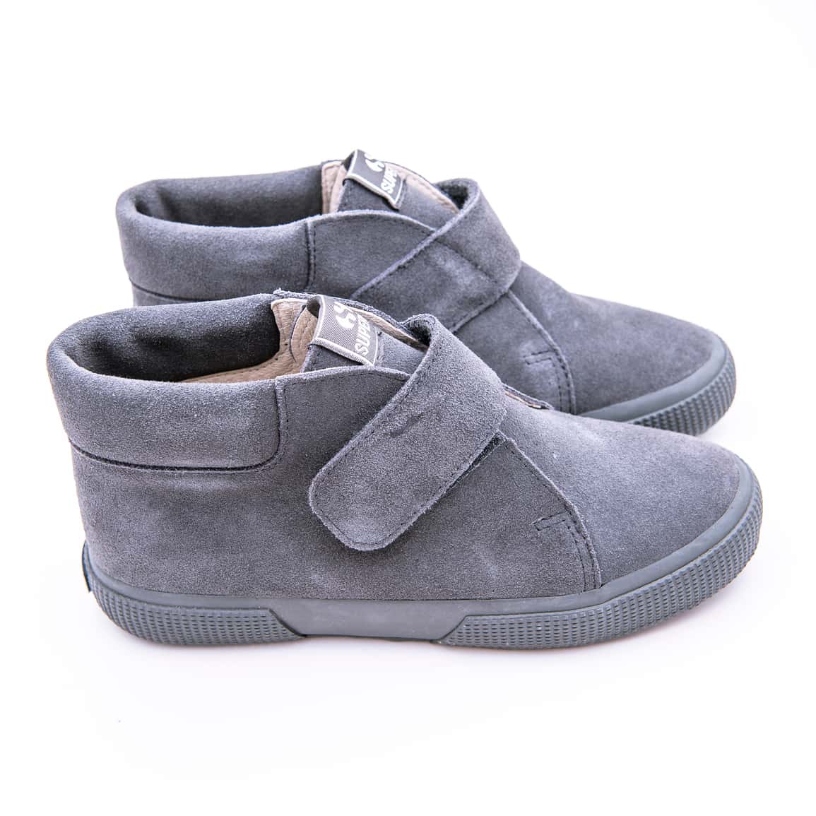 Bota en piel serraje con cierre de velcro y suela gruesa aislante del frio. - Imagen 7