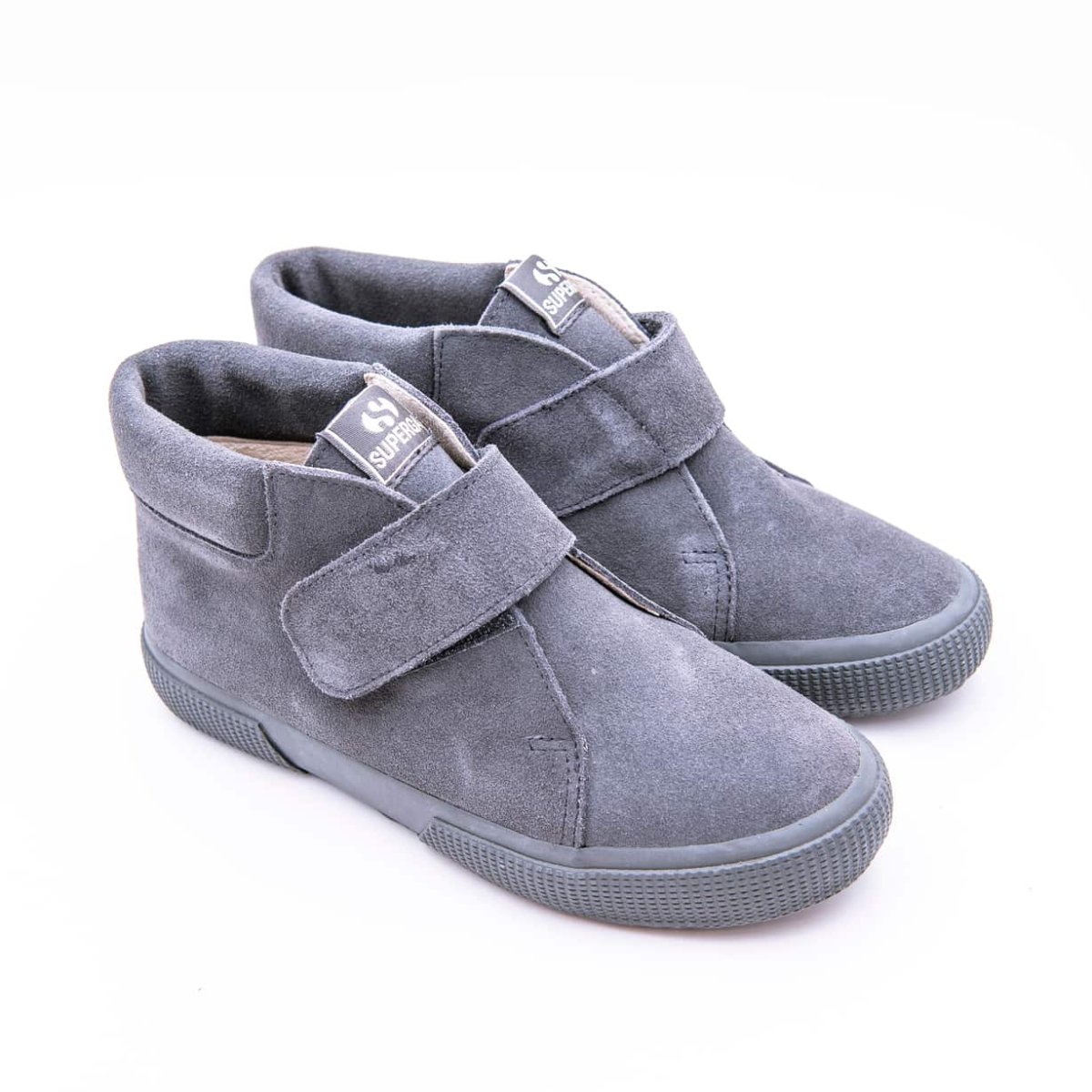 Bota en piel serraje con cierre de velcro y suela gruesa aislante del frio. - Imagen 8