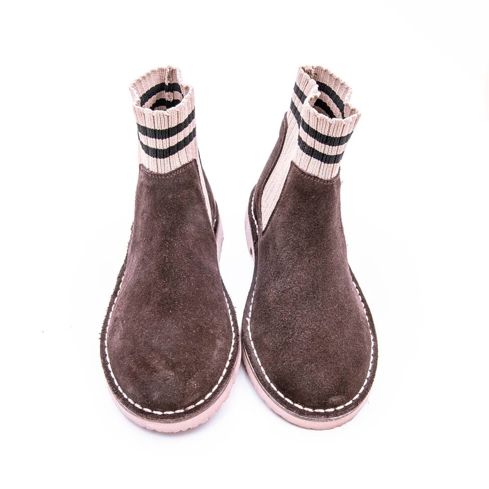 Bota en ante con cuello con elasticos y suela de invierno - Imagen 7