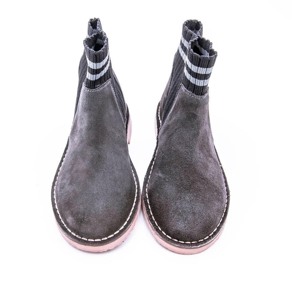 Bota en ante con cuello con elasticos y suela de invierno - Imagen 4