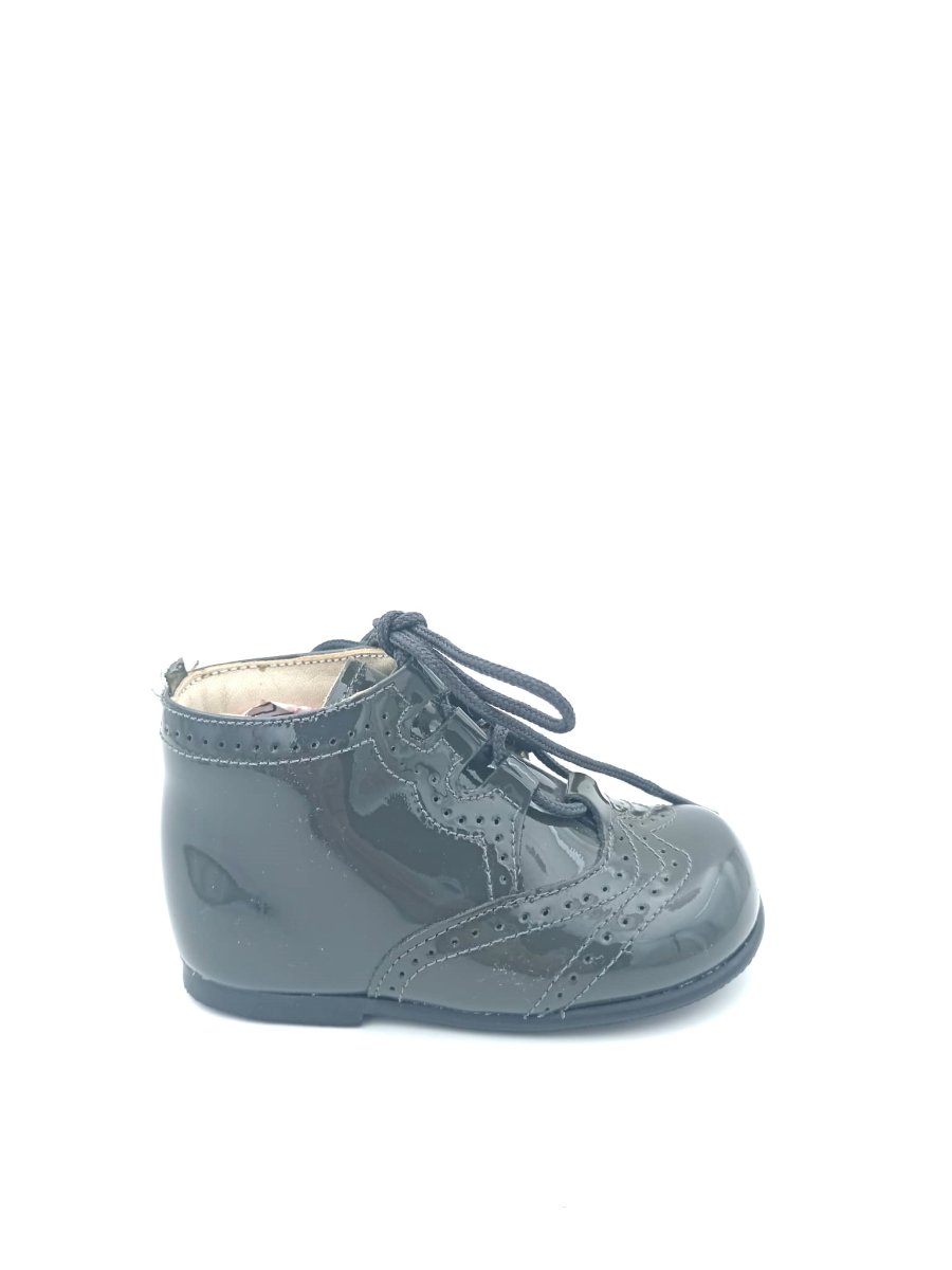 Botita para niños y niñas en piel charol con cierre de cordones y con suela antideslizante Zapatitos - Imagen 7