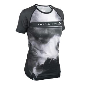 AZARA STORM · Camiseta estampada ultraligera para calor e indoor | Negro