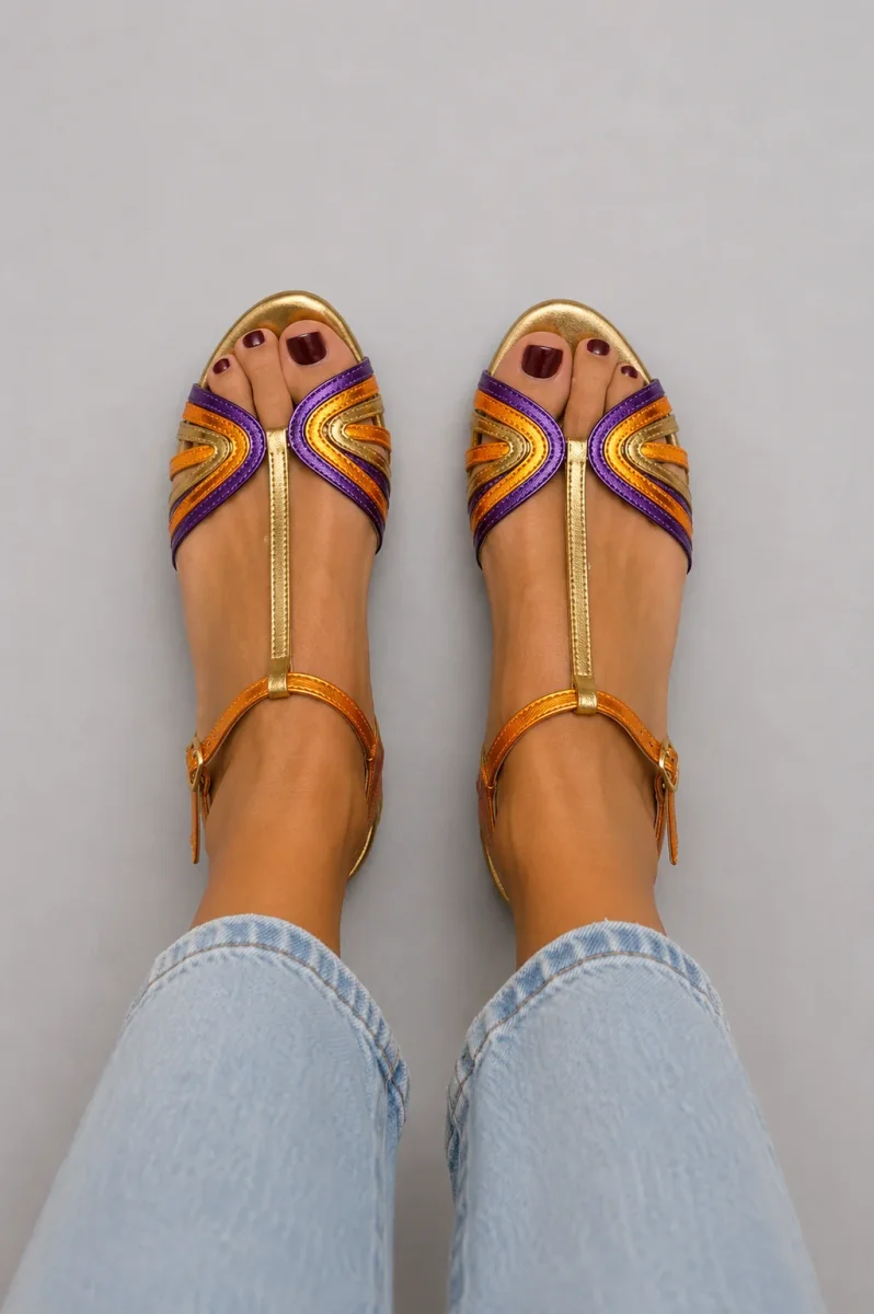 Tola - Sandalias doradas con hebilla y tira multicolor para Mujer - Imagen 2