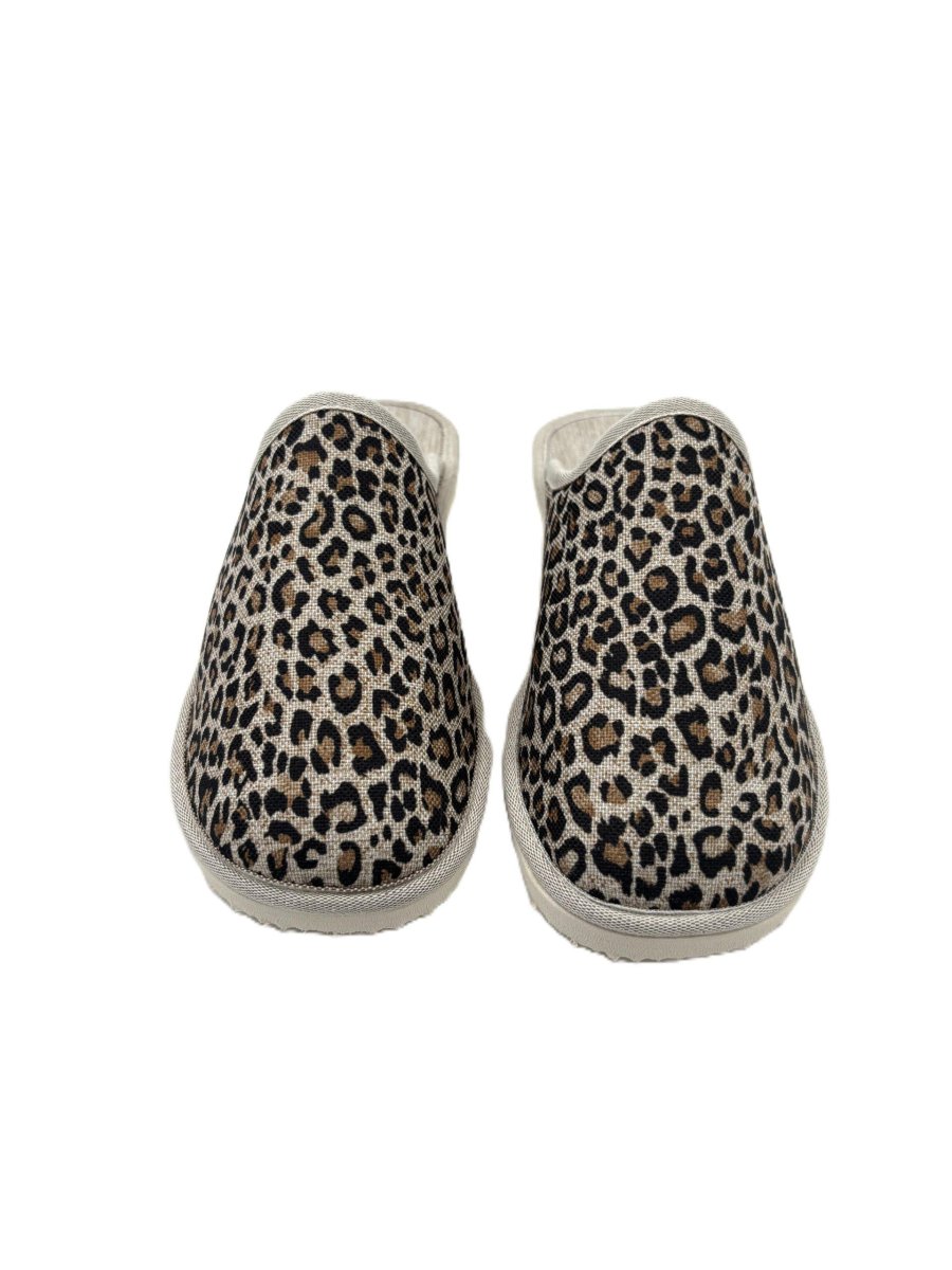 Zapatillas de casa cerradas con estampado leopardo - Imagen 2