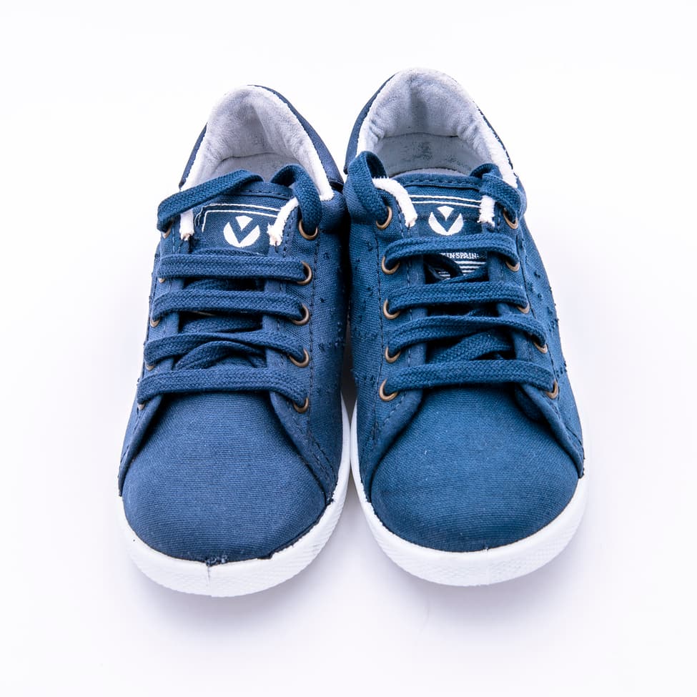 Zapatillas de la marca Victoria en lona con cierre de cordones y suela de goma - Imagen 3