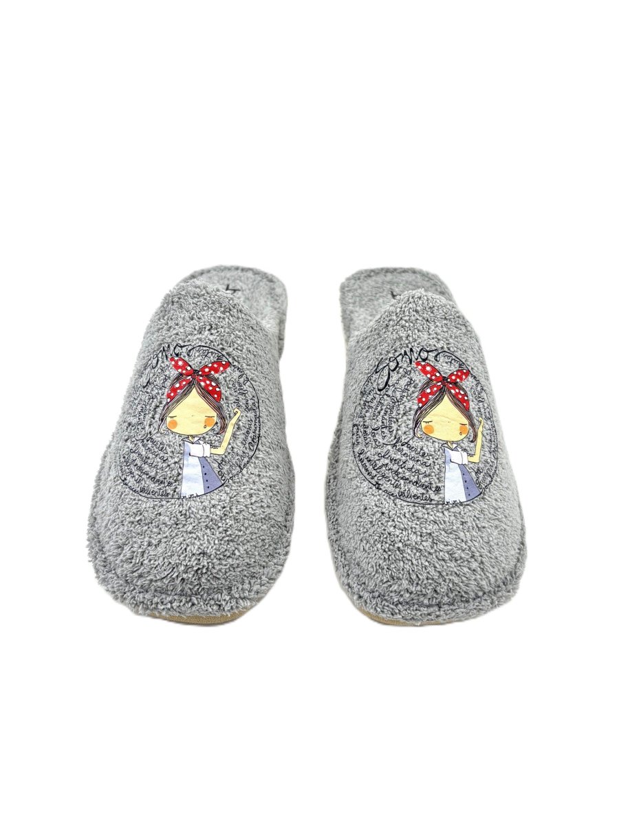 Zapatilla de casa cerrada de toalla con adorno de muñequita - Imagen 2