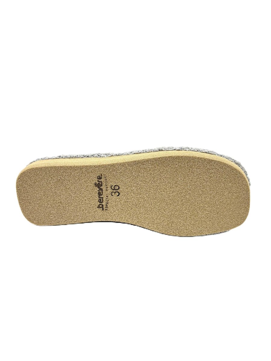 Zapatilla de casa abierta de toalla con adorno de muñequita - Imagen 4