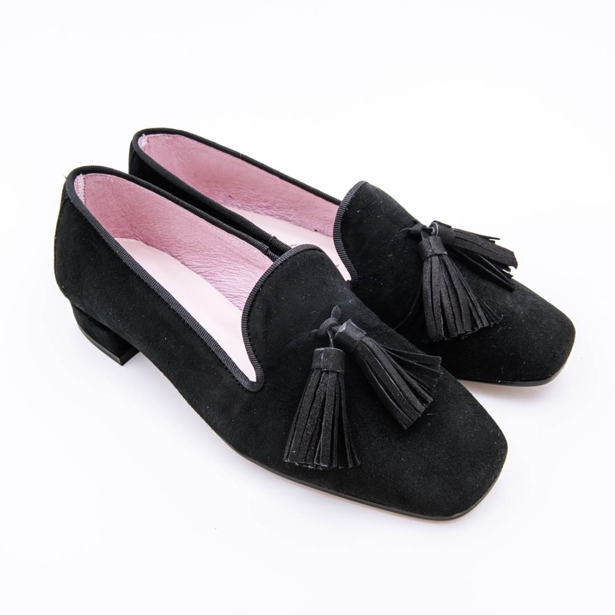 Zapato con tacón de ante con borlitas. - Imagen 8