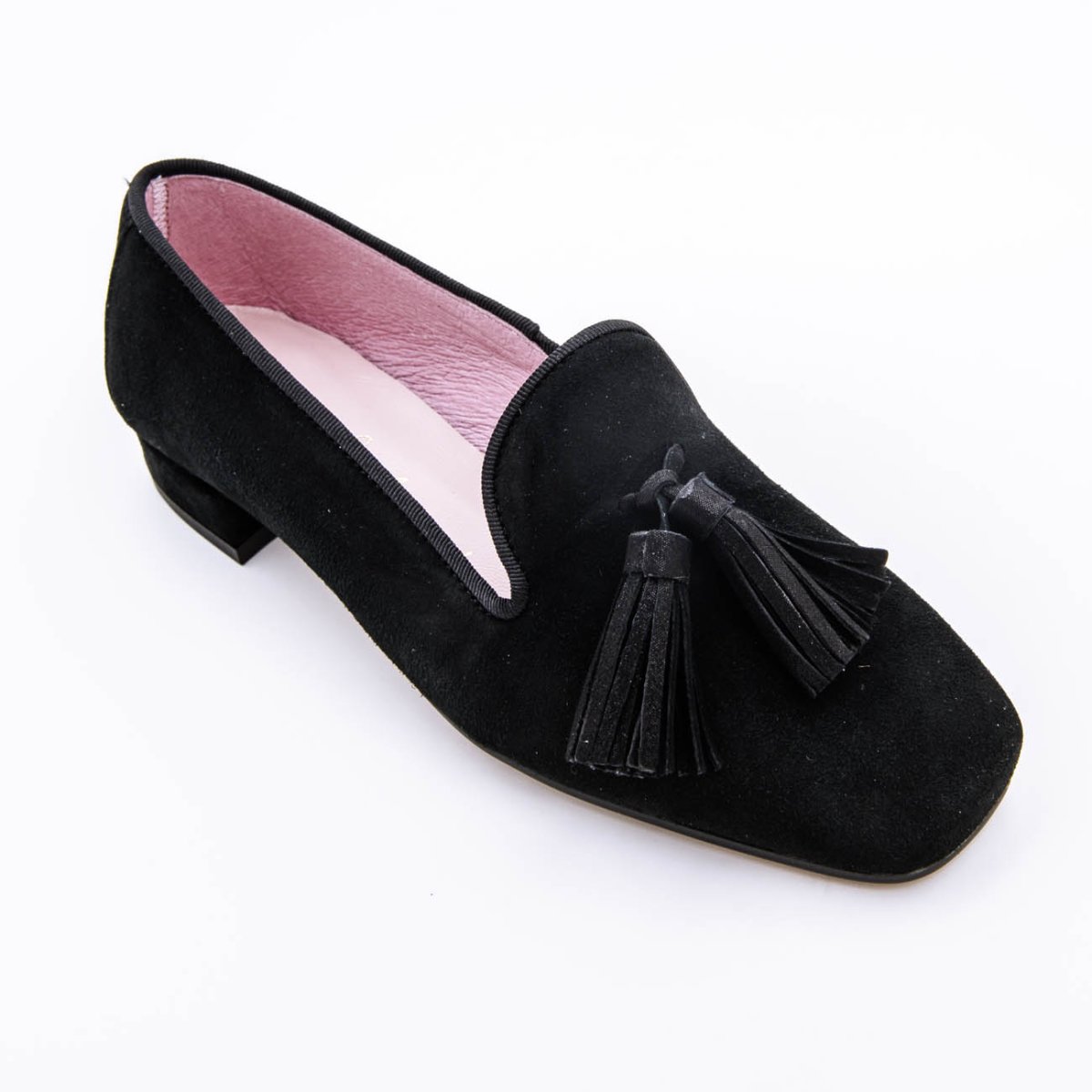 Zapato con tacón de ante con borlitas. - Imagen 7