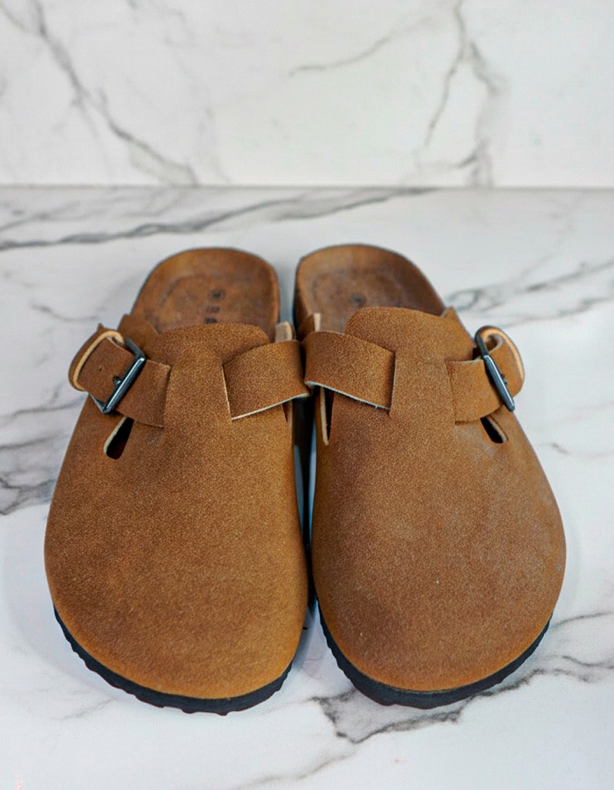 Sandalias de Cuero Cerradas Marrón - Imagen 2