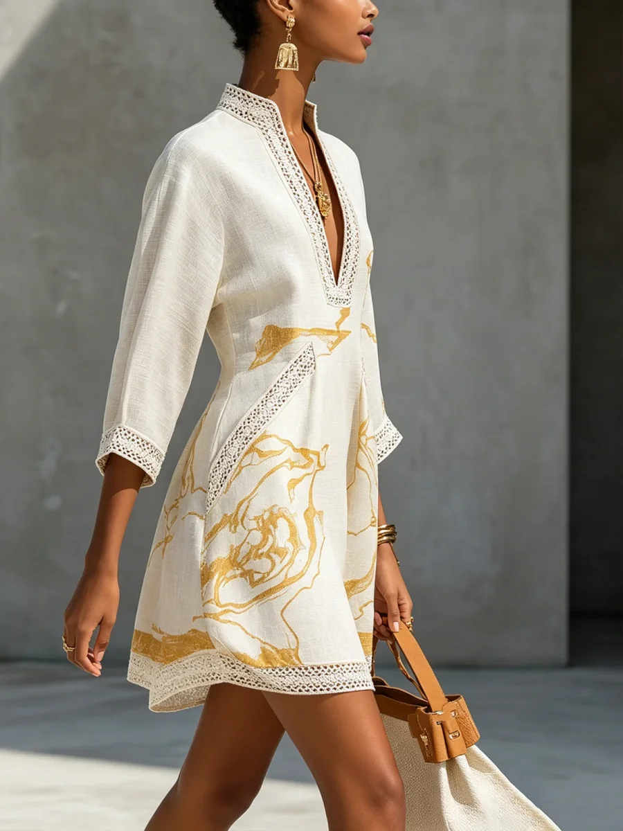 Aliénor | Vestido Mini de Encaje de Croché Marfil con Motivos Dorados y Escote en V para Mujer - Imagen 3