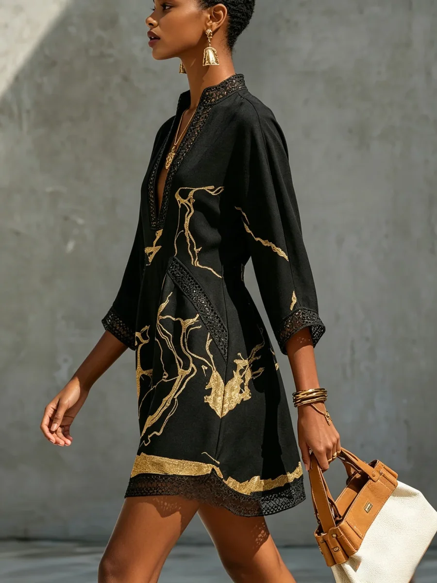 Diana | Vestido corto estampado en negro y dorado con escote en V y encaje de crochet para Mujer - Imagen 4