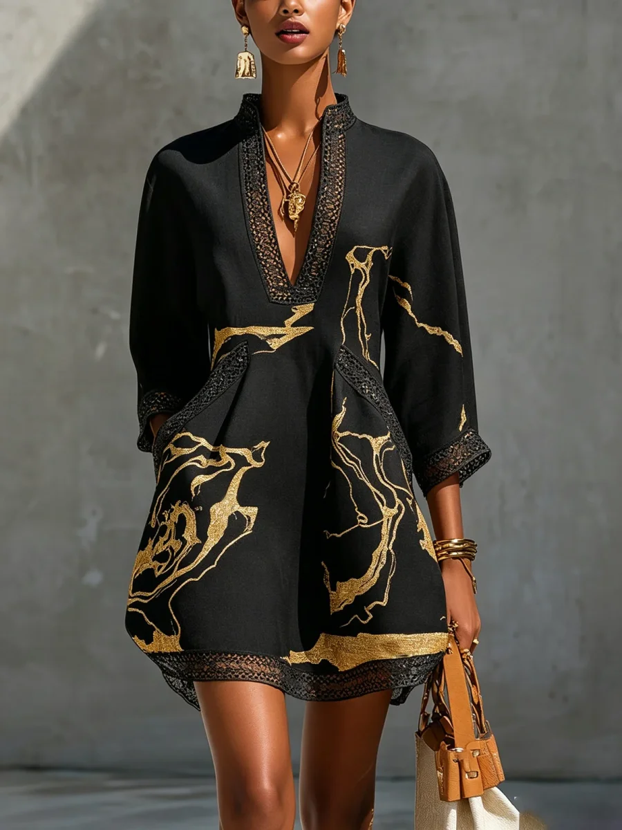 Diana | Vestido corto estampado en negro y dorado con escote en V y encaje de crochet para Mujer - Imagen 3