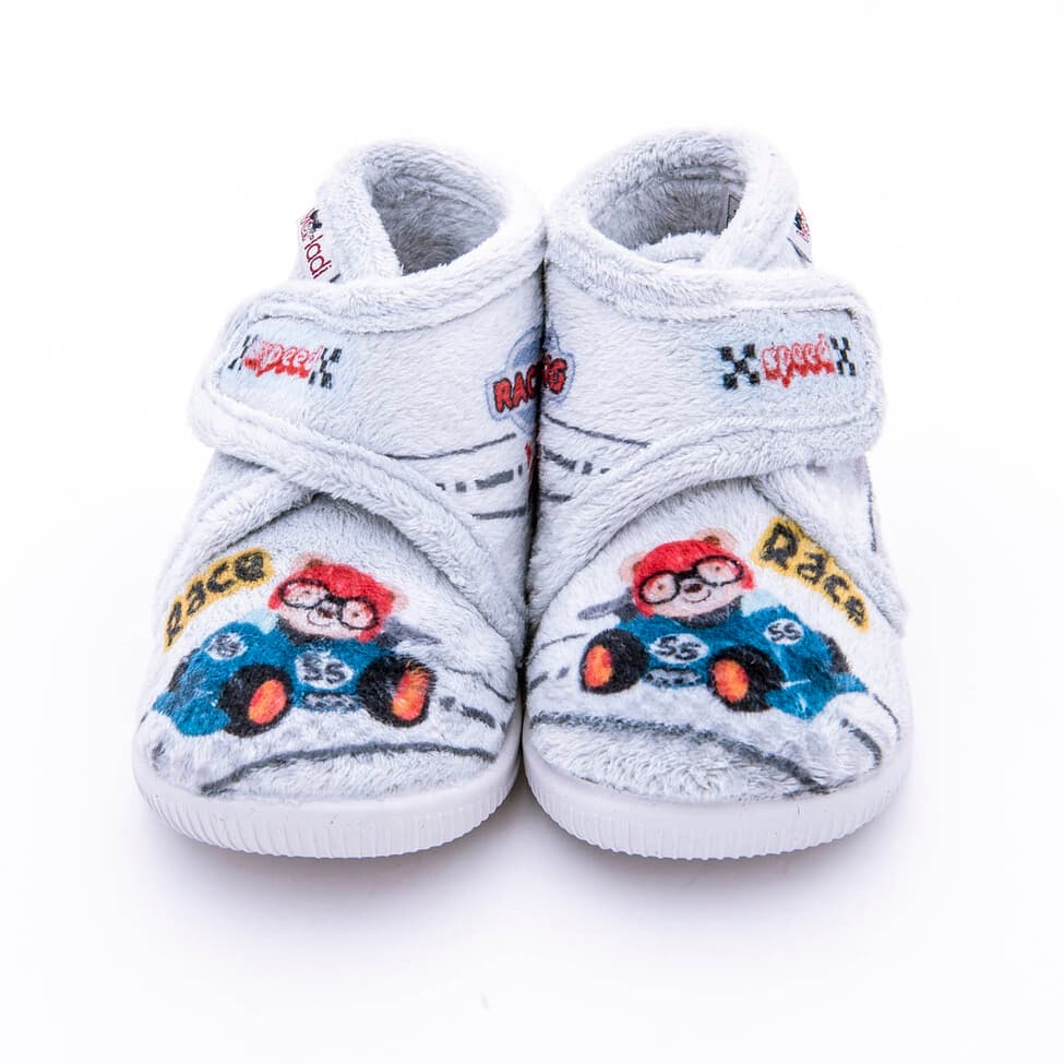 Zapatilla botita para casa de niños con diseño de coches con cierre de velcro y con suela de goma. - Imagen 2
