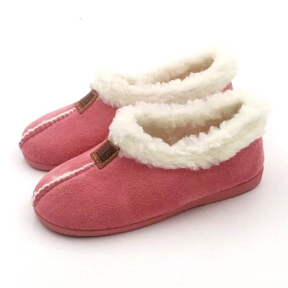 Zapatilla cerrada con borreguito blanco y suela flexible - Imagen 6