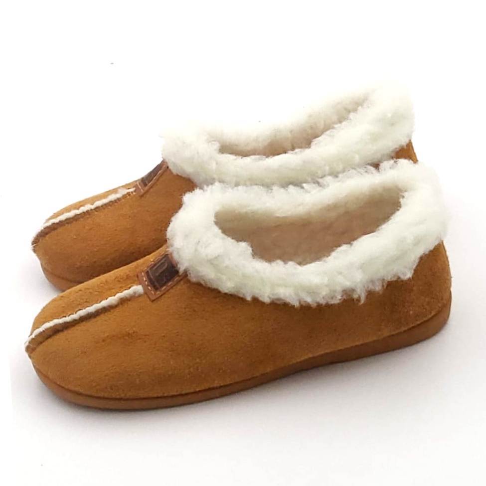 Zapatilla cerrada con borreguito blanco y suela flexible - Imagen 9