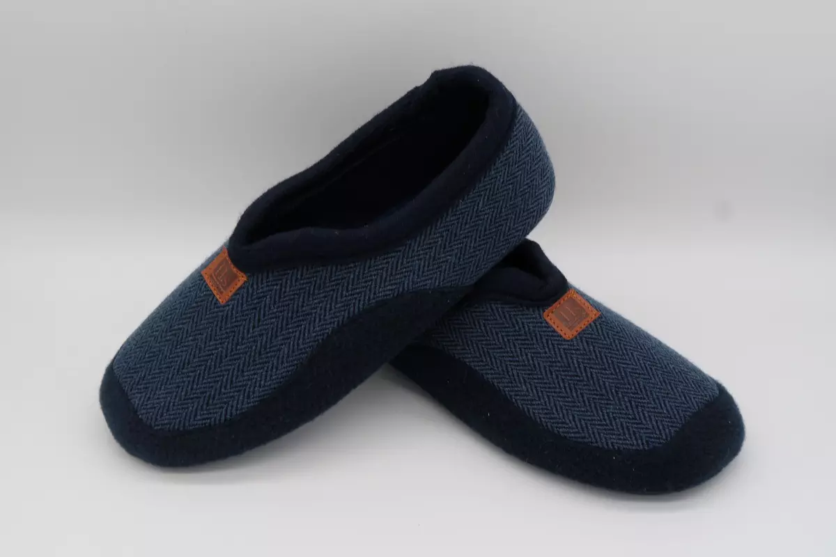 Zapatillas para hombre cerrada en lana natural con suela de goma antideslizante - Imagen 2