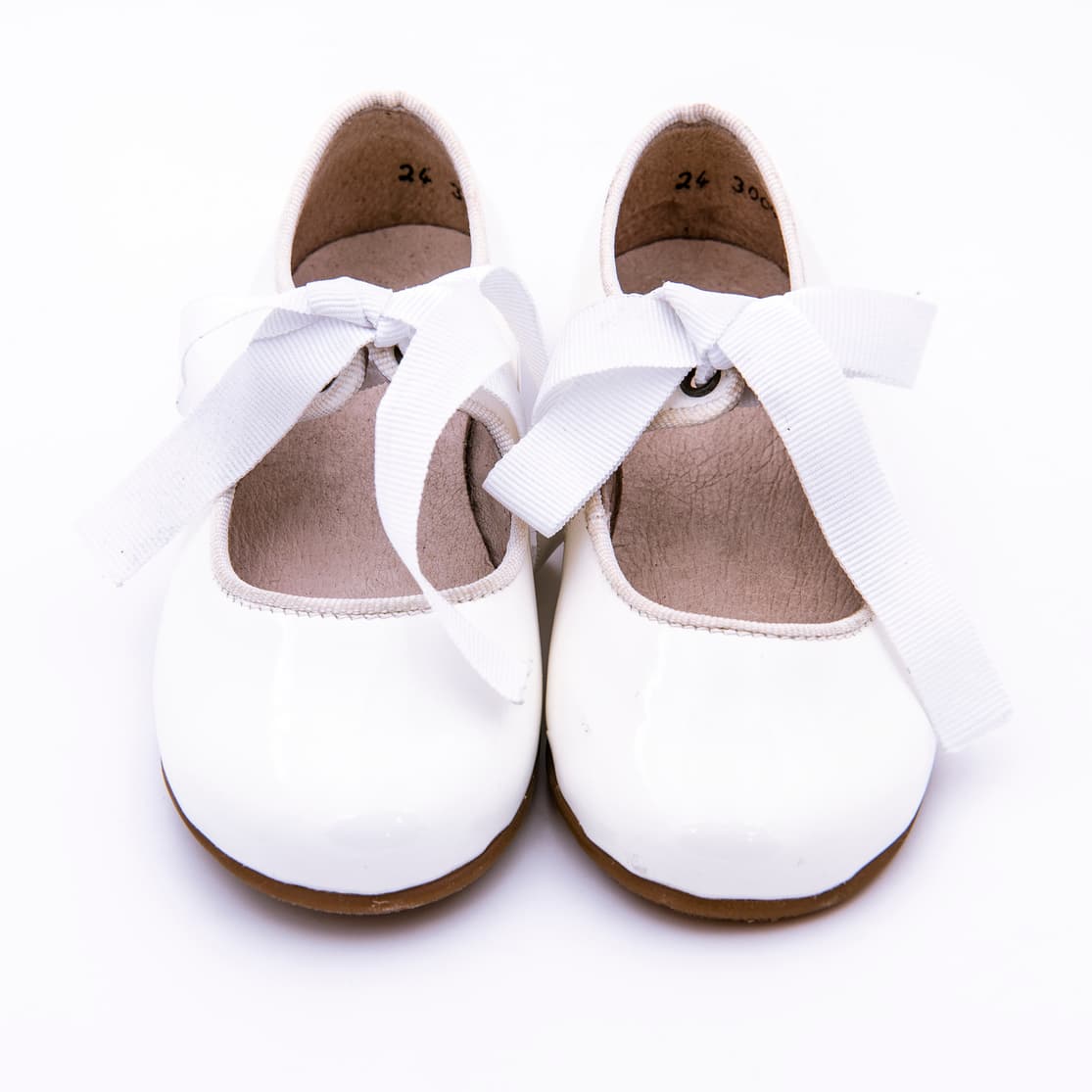 Bailarina o mercedita tipo angelito con lazo de grosgrain en piel charol de vestir para niñas - Imagen 6