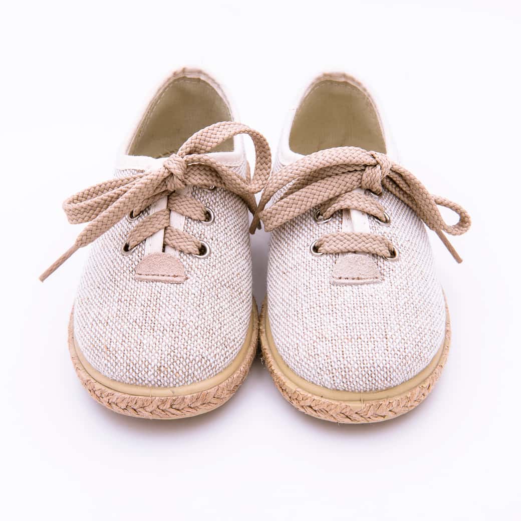 Alpargata Tipo Zapatito Ingles En Lino Natural Con Cierre De Cordones Y Con Suela De Yute Con Goma. - Imagen 2