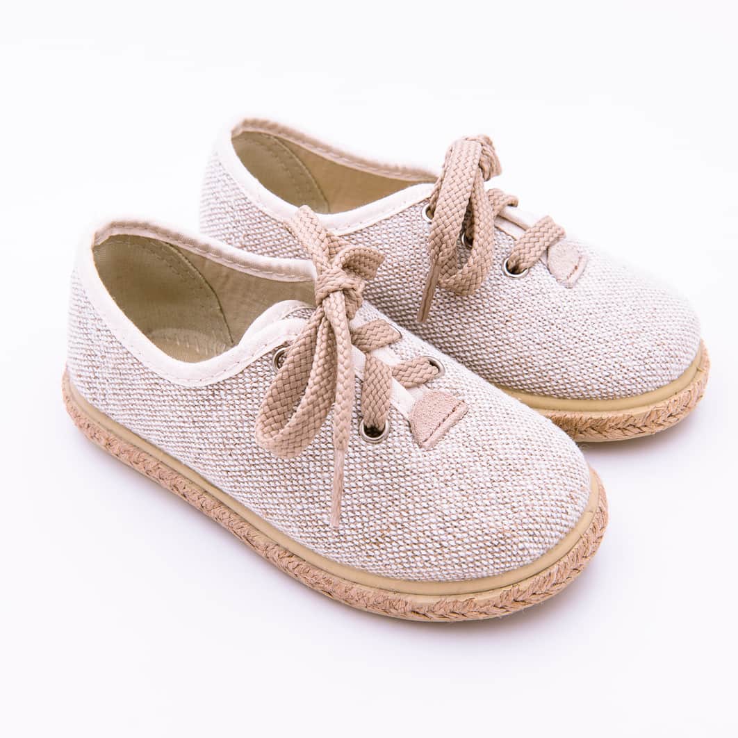 Alpargata Tipo Zapatito Ingles En Lino Natural Con Cierre De Cordones Y Con Suela De Yute Con Goma. - Imagen 3