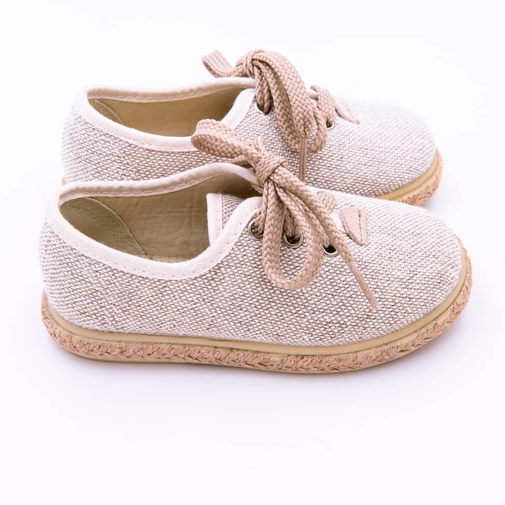 Alpargata Tipo Zapatito Ingles En Lino Natural Con Cierre De Cordones Y Con Suela De Yute Con Goma. - Imagen 4