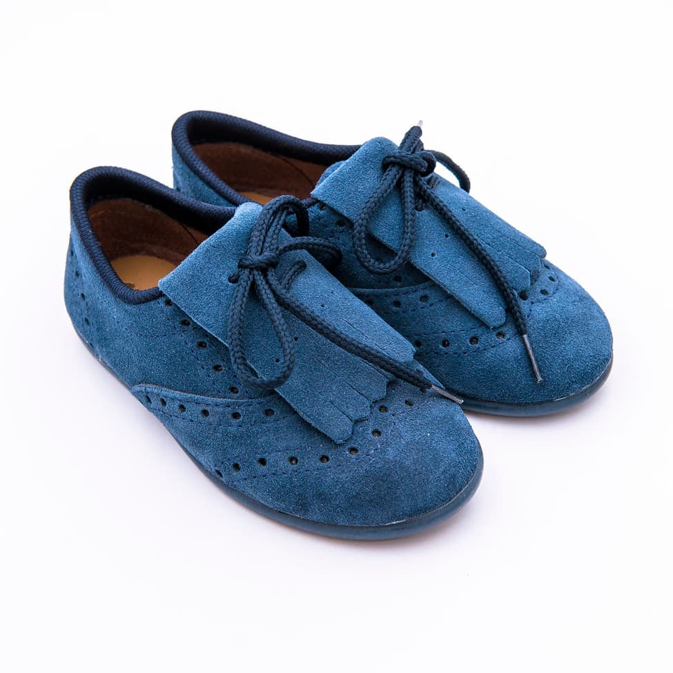 Zapato infantil en piel ante con lengüeta y cierre de cordones tipo mosquetero - Imagen 6
