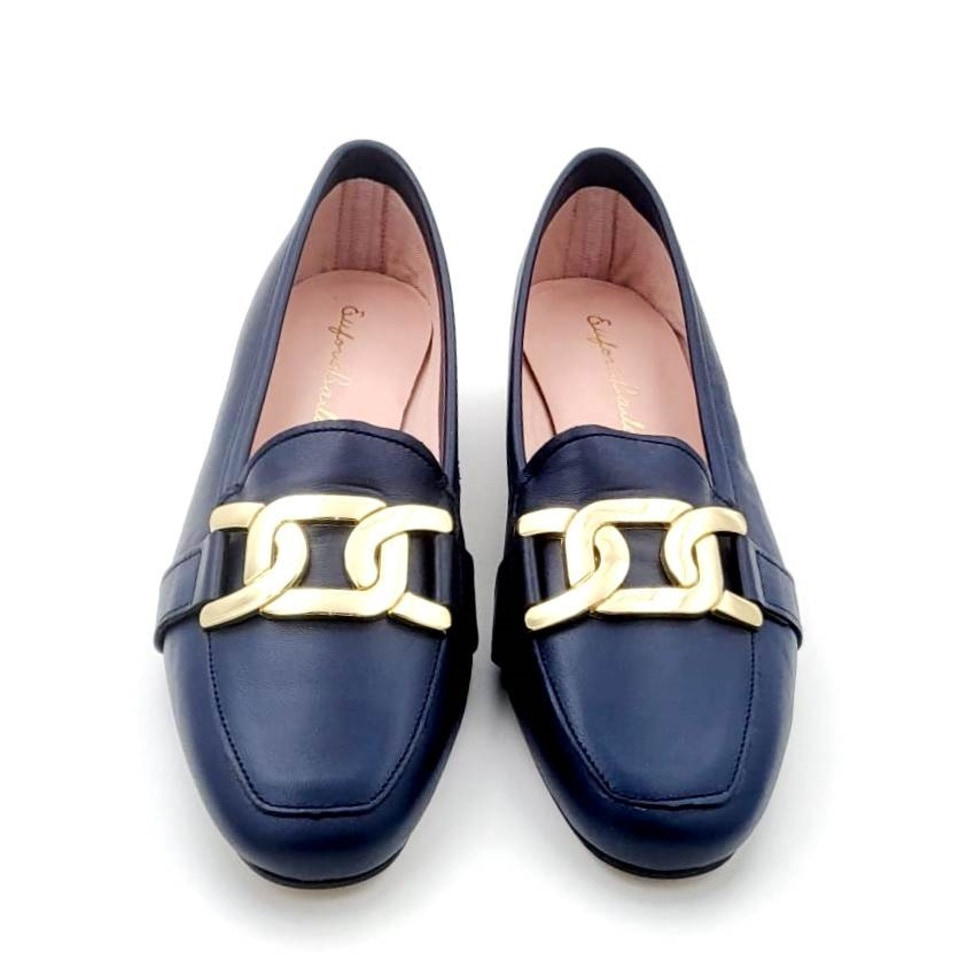 Zapato Parisina con adorno cadena y tacón de 3cm