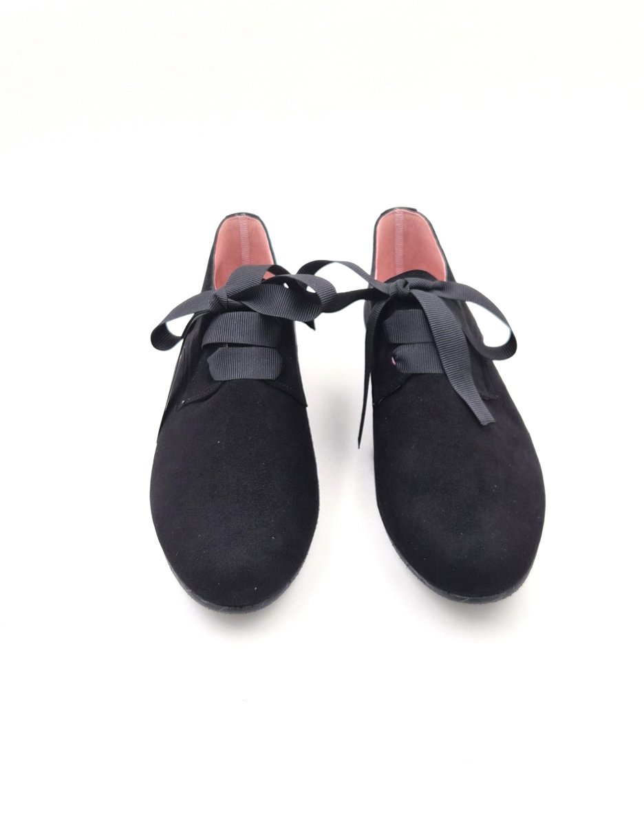 Zapato de vestir para mujer en piel ante con cierre de cordones y con suela antideslizante - Imagen 3