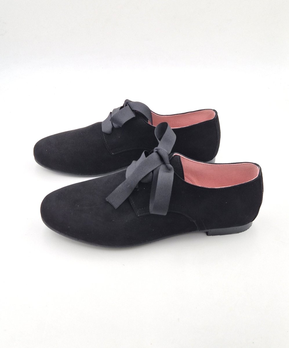 Zapato de vestir para mujer en piel ante con cierre de cordones y con suela antideslizante - Imagen 4