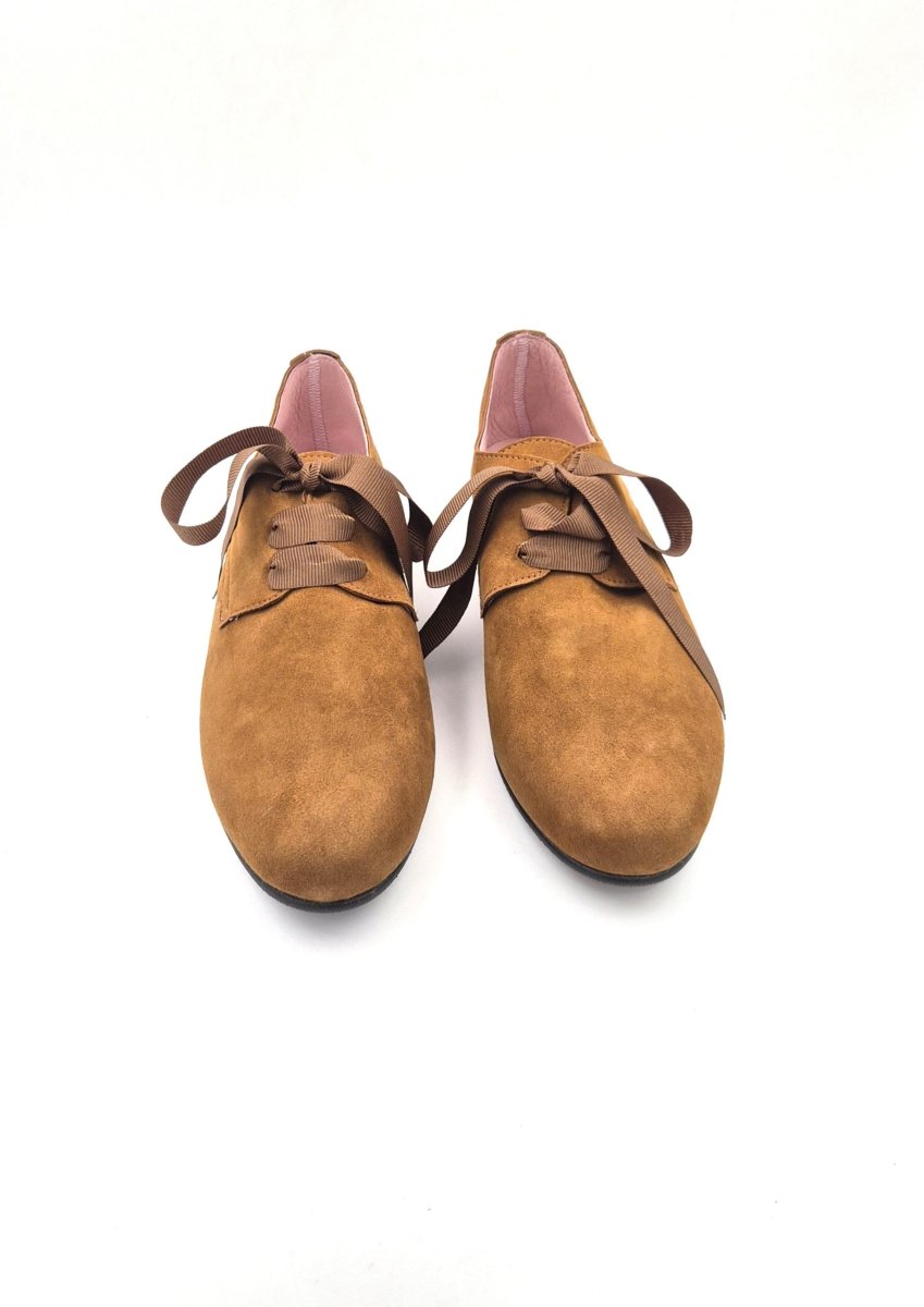 Zapato de vestir para mujer en piel ante con cierre de cordones y con suela antideslizante - Imagen 7