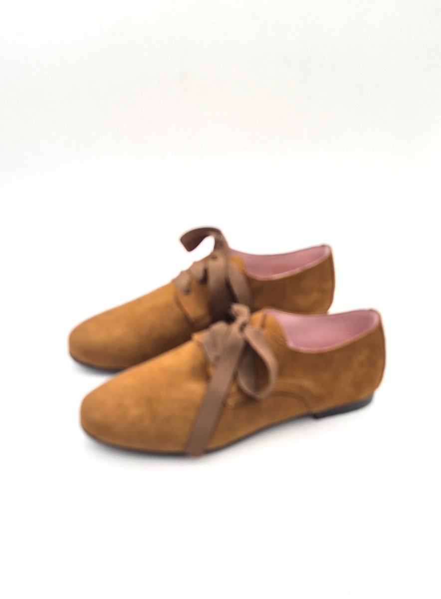 Zapato de vestir para mujer en piel ante con cierre de cordones y con suela antideslizante - Imagen 8