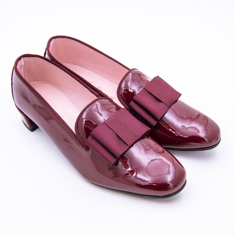 Zapato de tacón fabricado en charol negro o charol burdeos con suela antideslizante - Imagen 3