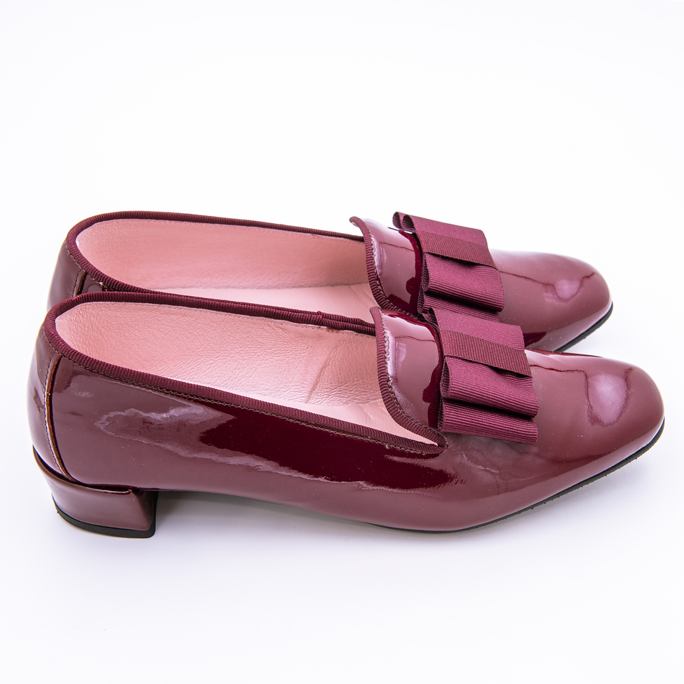 Zapato de tacón fabricado en charol negro o charol burdeos con suela antideslizante - Imagen 4