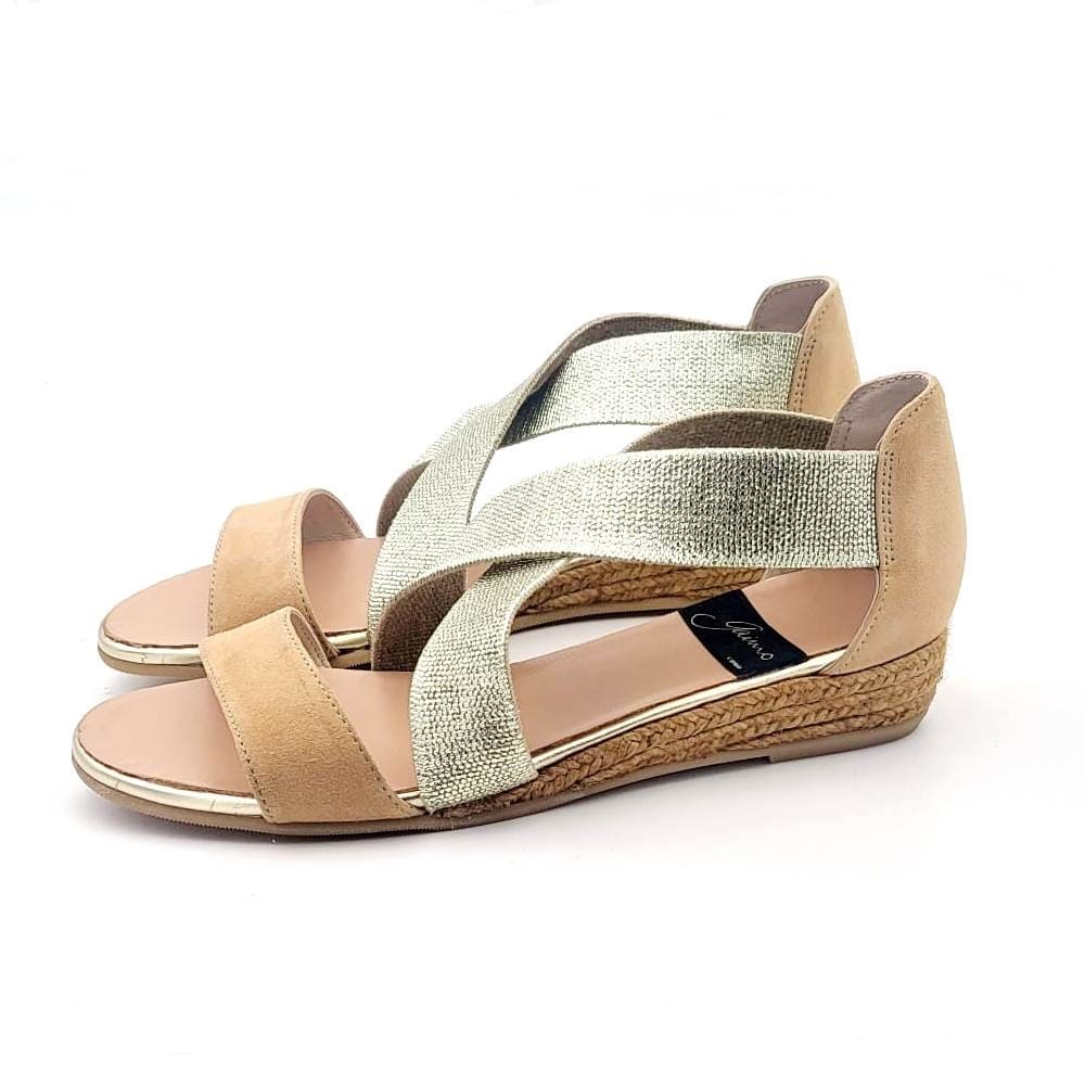 Sandalias Alpargata De La Marca Gaimo Con Elasticos Cruzados En Brillos Con Suela De Yute - Imagen 3