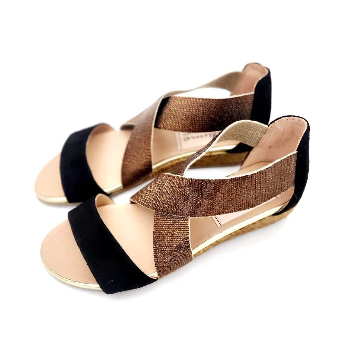 Sandalias Alpargata De La Marca Gaimo Con Elasticos Cruzados En Brillos Con Suela De Yute - Imagen 9