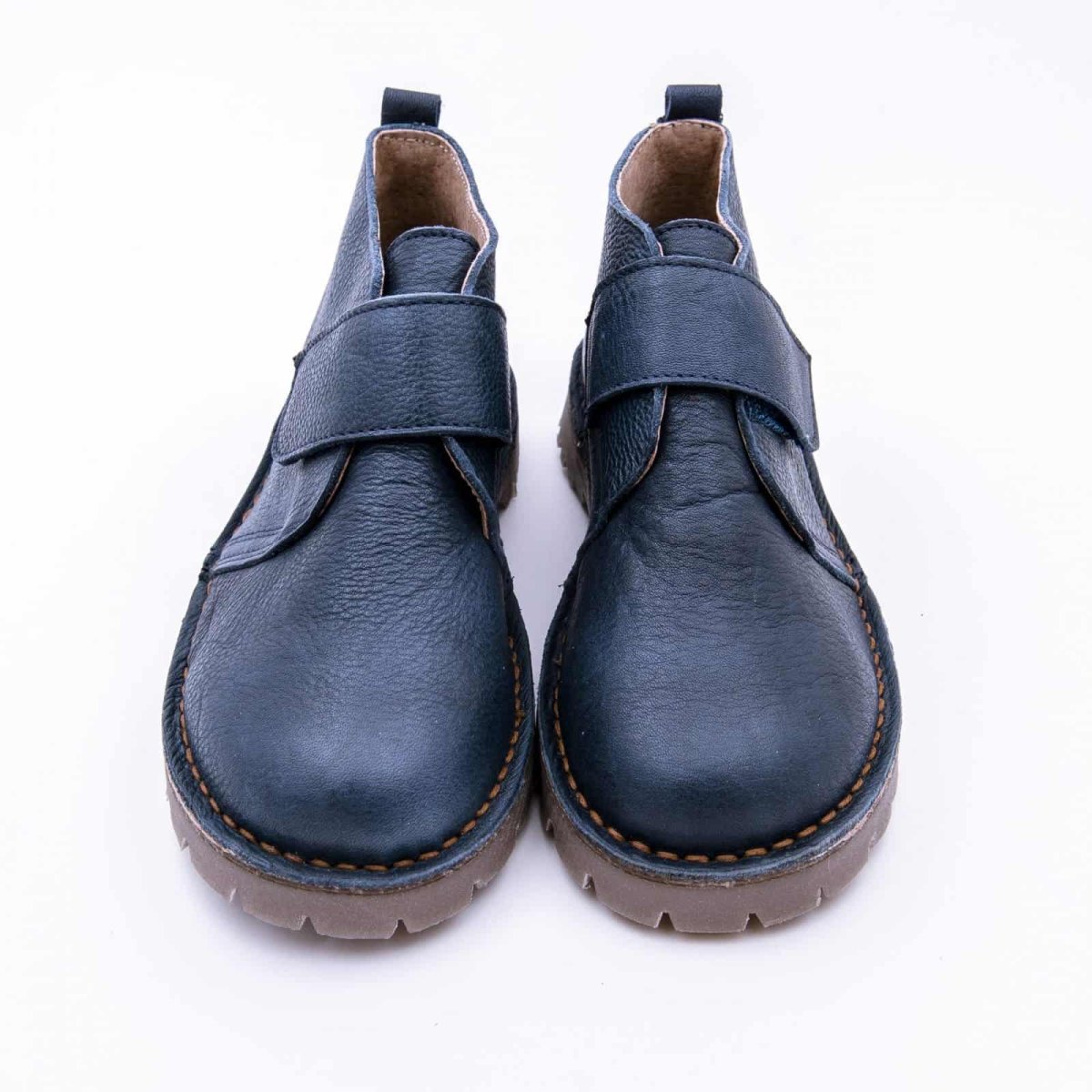 Bota infantil en piel con cierre de velcro y suela de goma - Imagen 2