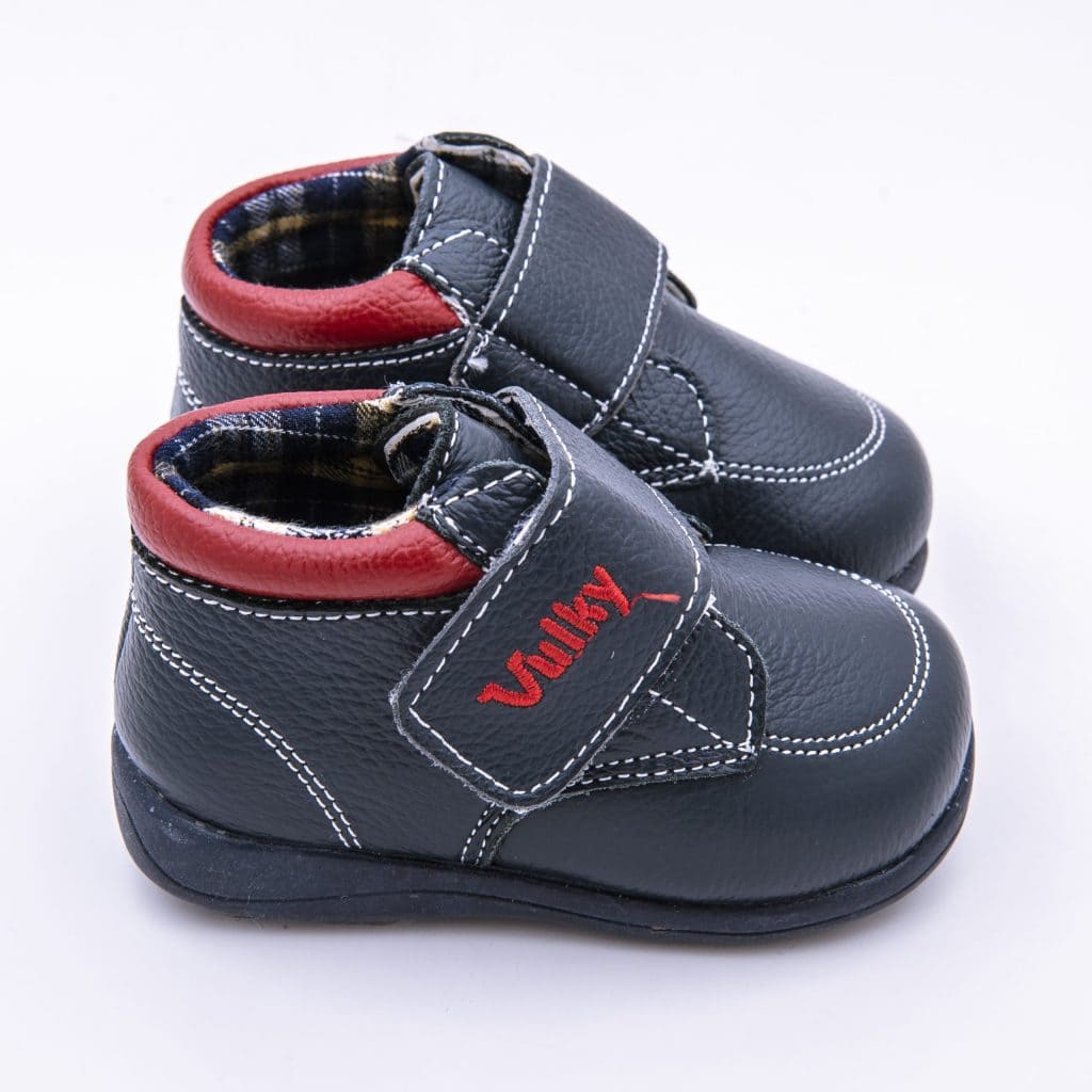 Bota infantil con cierre de velcro y suela de goma - Imagen 4