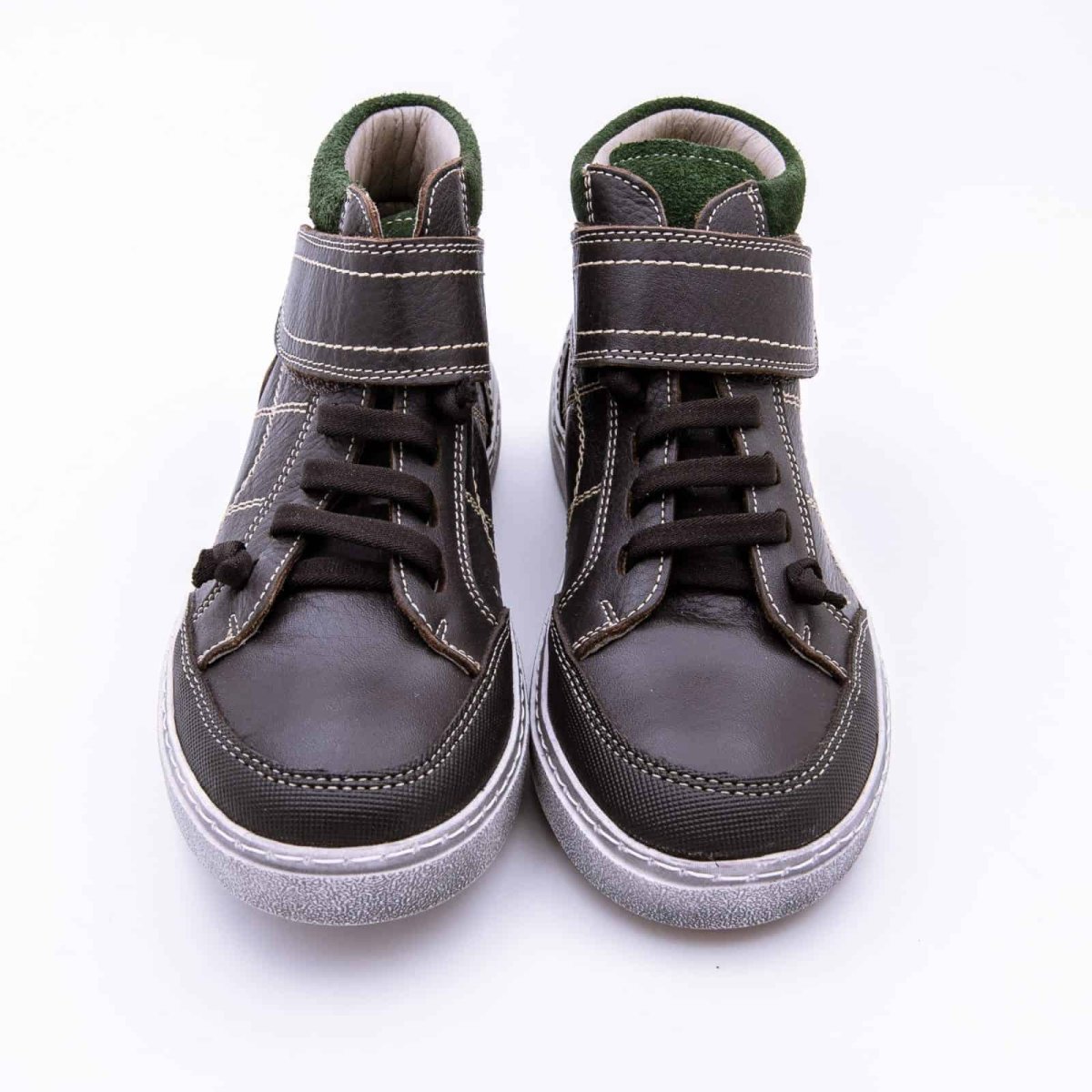 Bota sport infantil en napa piel con cierre de velcro con goma y con suela de goma - Imagen 4