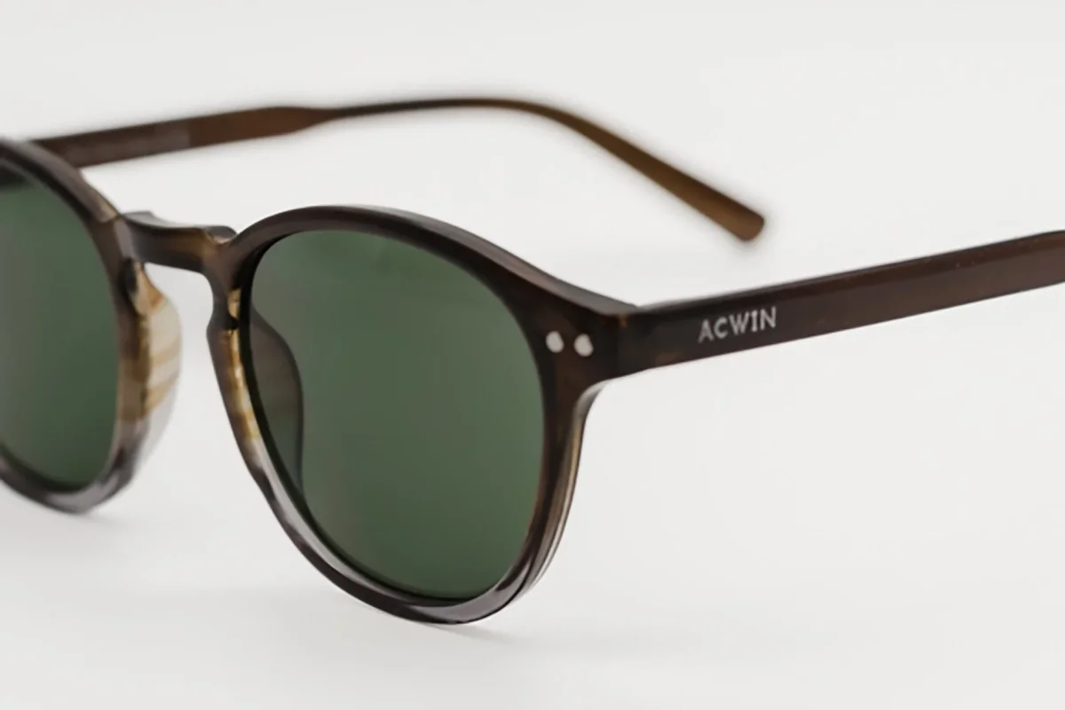 Gafas de Sol Helsinki – Estilo Panto en Marrón Oliva Texturizado - Imagen 2