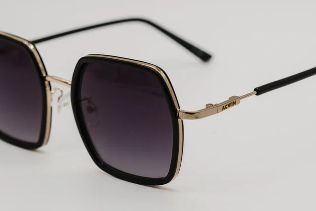 Gafas de Sol Lima – Estilo Geométrico Oversize en Negro y Oro