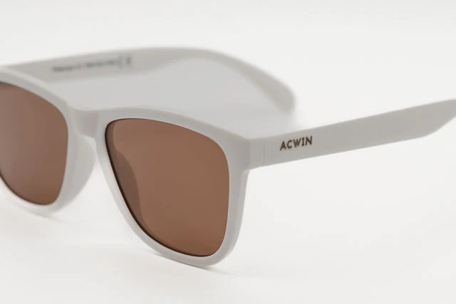 Gafas de Sol Marsella – Estilo Wayfarer en Gris Mate y Marrón